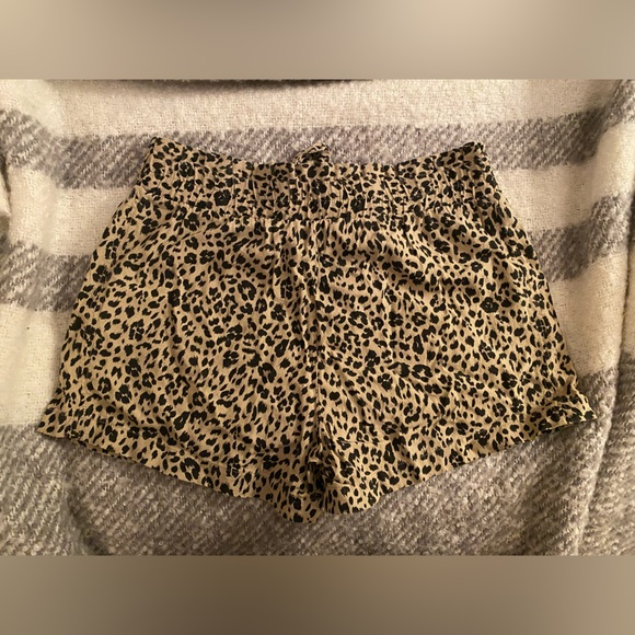 SHORTS - Picture 2 of 3